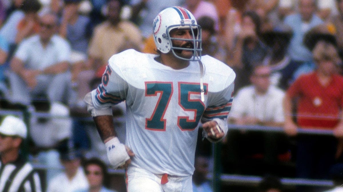 Manny Fernandez running onto the field at The Orange Bowl stadium