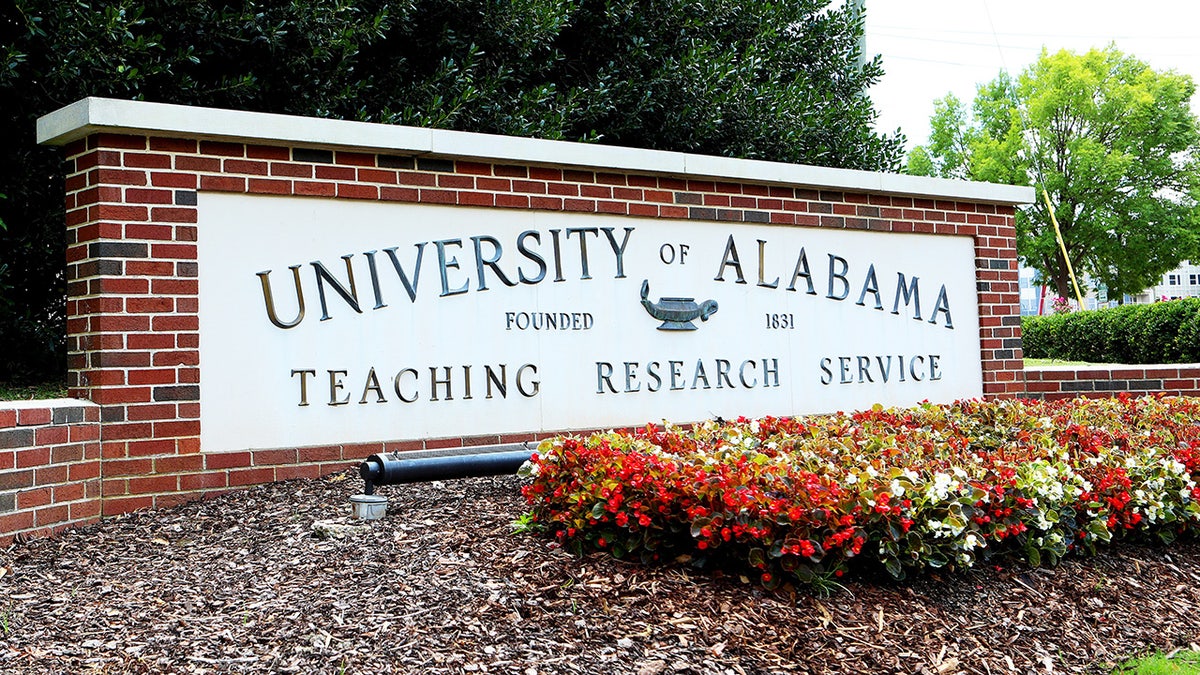 University of Alabama entry sign