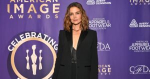 Katie Holmes’ Crocodile Leather Tote Look Is Ideal for Travel, Commutes or Realistically, Both Katie Holmes’ Crocodile Leather Tote Look Is Ideal for Travel, Commutes or Realistically, Both