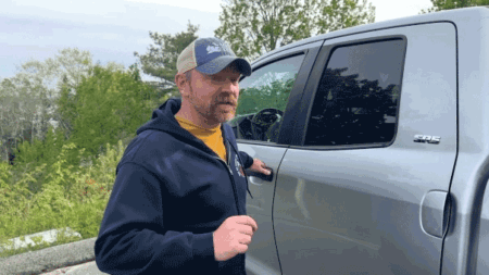 WATCH: Platner doesn’t apologize to Purple Heart recipient, voters when confronted on post mocking soldier
