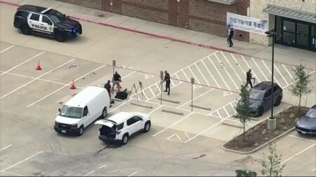 Texas gunman kills 2, wounds 3 during targeted business meetup: police
