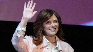 Former top Oregon GOP official secures nomination for governor as Republicans target blue-state pickup