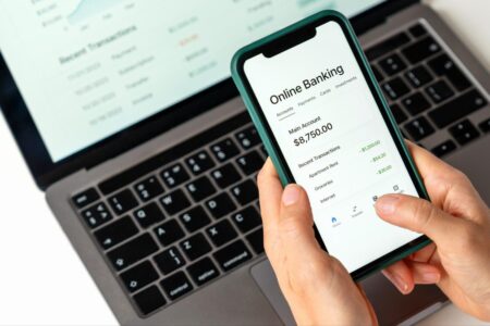 Banking habits stay rooted as Americans overlook better options: survey