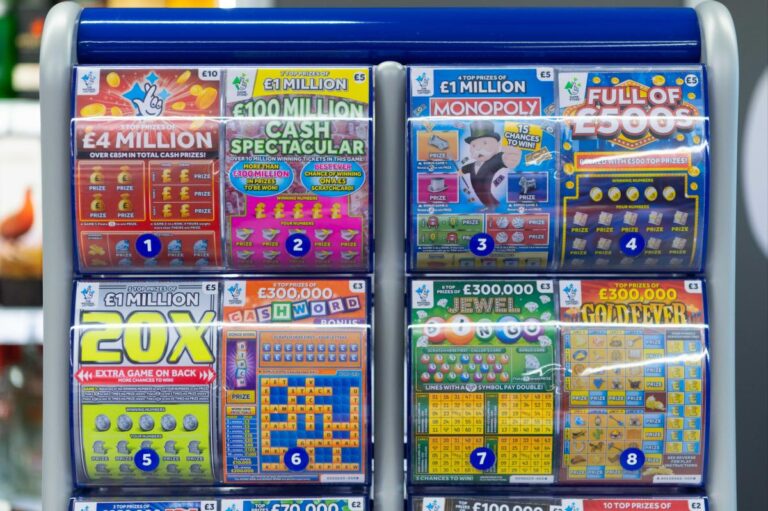 Alleged teen lottery winner asks ‘Am I the a–hole?’ for refusing to split .5M with parents: ‘They called me selfish’ Alleged teen lottery winner asks ‘Am I the a–hole?’ for refusing to split .5M with parents: ‘They called me selfish’