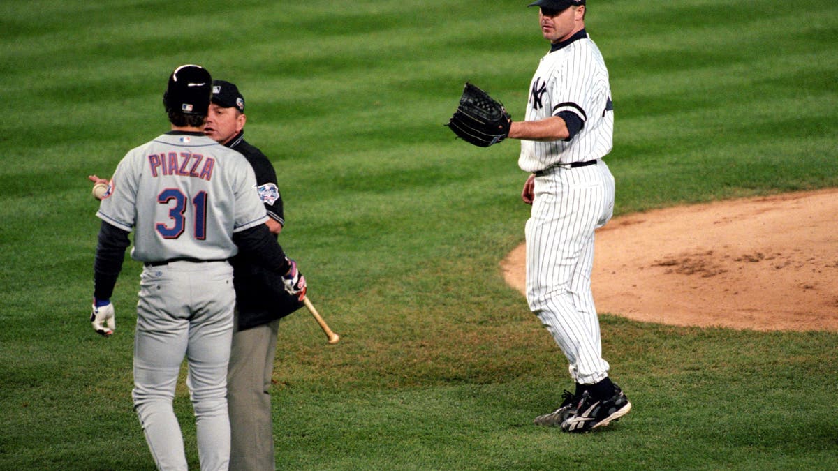 The Yankees went 4-2 against the Mets in the 2000 regular season. (Photo by John Iacono /Sports Illustrated via Getty Images) (Set Number: X61660 TK2 R7 F28)