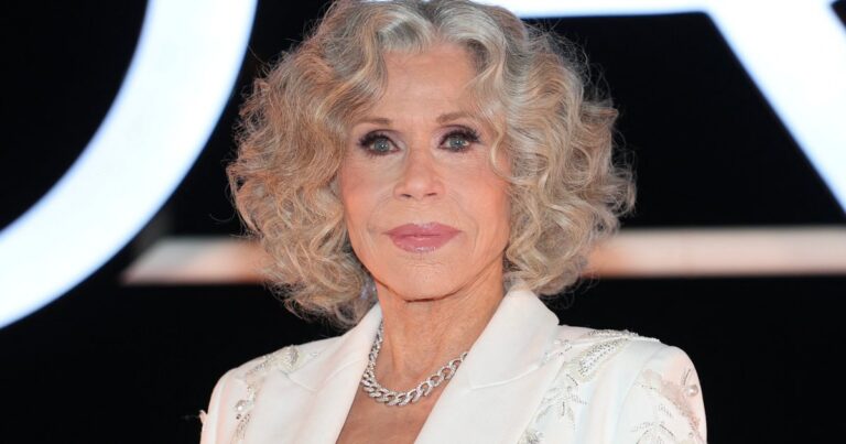 Jane Fonda Uses This  Foundation Users Say is a ‘Masterpiece’ for Mature Skin