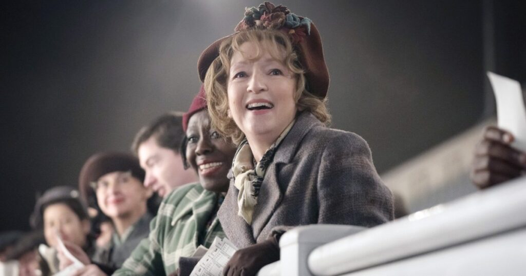 3 New Netflix Movies to Watch This Weekend (May 15-17): ‘Mrs. Harris Goes to Paris’ and More