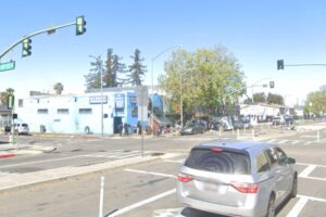 3 killed, multiple injured after driver crashes into cars and pedestrians in Oakland: officials