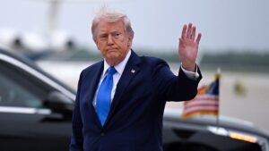 Trump convenes rare Camp David Cabinet meeting as Iran deal pressure grows