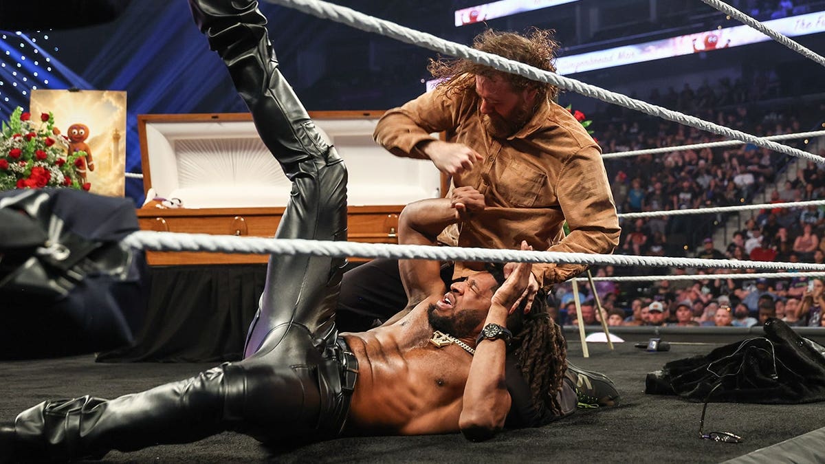 Sami Zayn wrestling Trick Williams in a SmackDown match at VyStar Veterans Memorial Arena