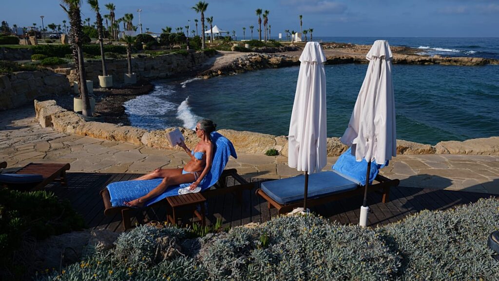 Cyprus tourism revenue fell more than 35% in April due to war