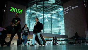Portugal to deploy 340 more police officers at airports to cut queues