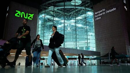 Portugal to deploy 340 more police officers at airports to cut queues