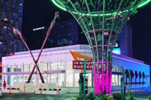 Absolutely colossal Vegas In-N-Out Burger opens on the strip today, will be the chain’s largest location on Earth Absolutely colossal Vegas In-N-Out Burger opens on the strip today, will be the chain’s largest location on Earth