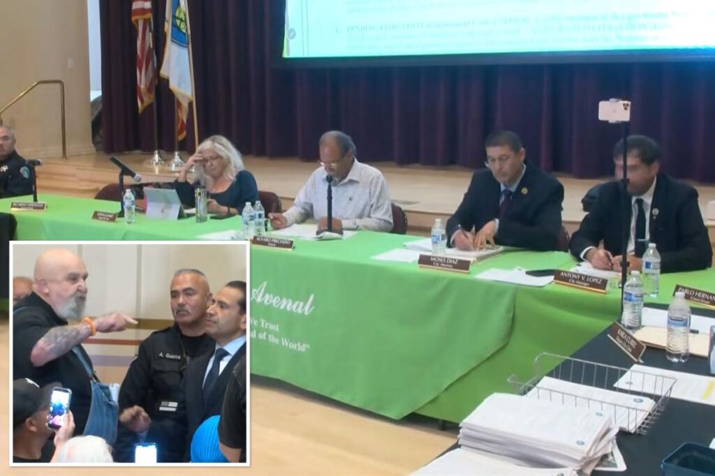 Mayor of oil boomtown descending into anarchy over recall fight breaks cover — as council clings to power Mayor of oil boomtown descending into anarchy over recall fight breaks cover — as council clings to power