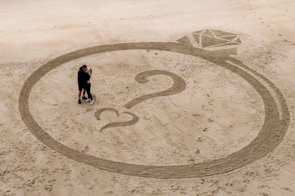 Man pops the question with massive ring carved onto beach in sand-sational proposal Man pops the question with massive ring carved onto beach in sand-sational proposal