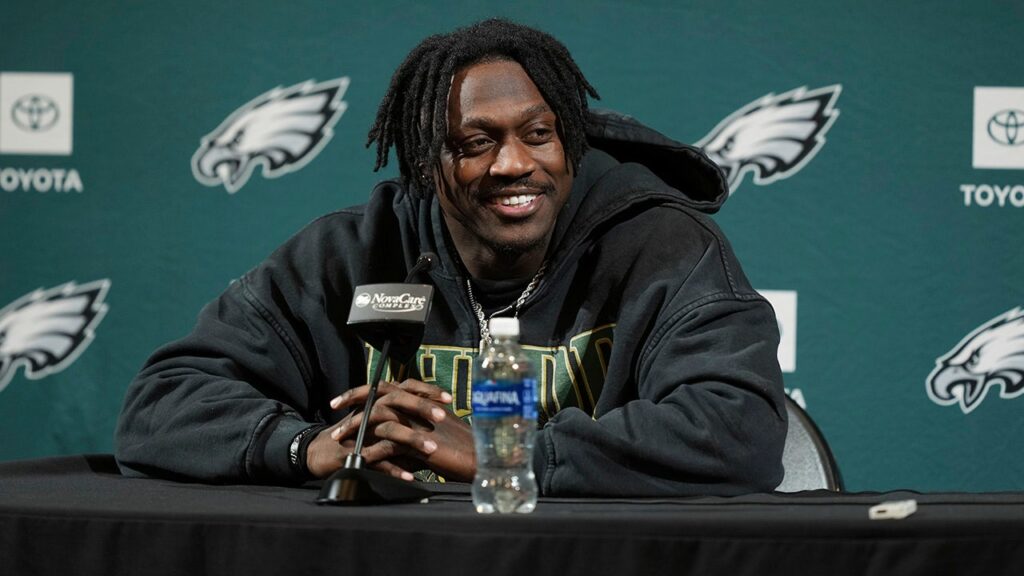 A.J. Brown headed to New England to reunite with Mike Vrabel after a season of Eagles unhappiness