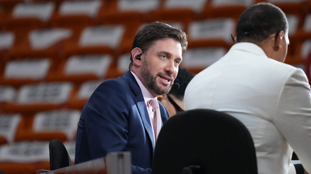 ESPN’s Mike Greenberg calls misbehaving Knicks fans ‘a disgrace’ after eggs thrown at Wembanyama ESPN’s Mike Greenberg calls misbehaving Knicks fans ‘a disgrace’ after eggs thrown at Wembanyama