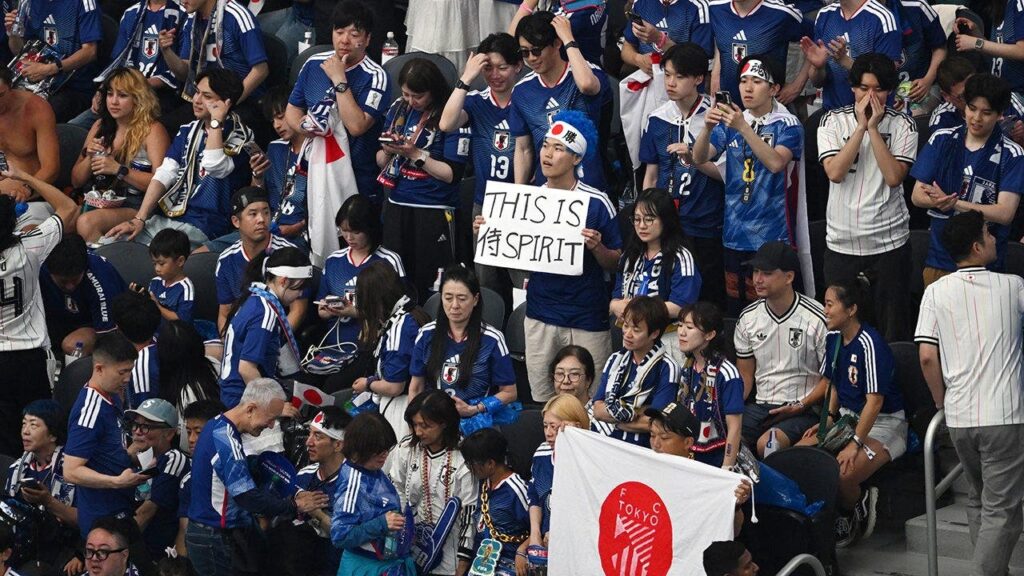Japanese World Cup fans clean up stadium with NFL quarterback after team draws with the Netherlands