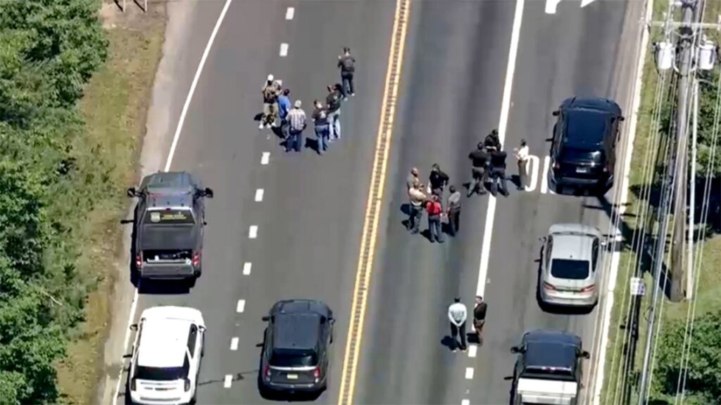 Fleeing suspect in New Jersey strikes ICE agent, who opens fire Fleeing suspect in New Jersey strikes ICE agent, who opens fire