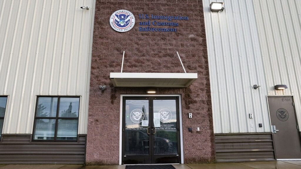 Live explosive device found near Homeland Security office in Cleveland, forcing mass evacuations Live explosive device found near Homeland Security office in Cleveland, forcing mass evacuations
