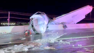 Texas plane crash leaves one dead, more injured after business jet catches fire on highway Texas plane crash leaves one dead, more injured after business jet catches fire on highway
