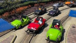Iconic Disneyland attraction must switch to electric vehicles to comply with blue state’s emissions standards Iconic Disneyland attraction must switch to electric vehicles to comply with blue state’s emissions standards