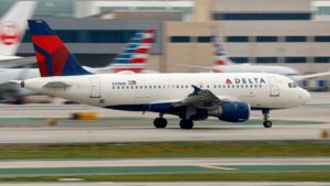 FAA investigates after incoming plane executes go-around due to aircraft leaving from intersecting runway
