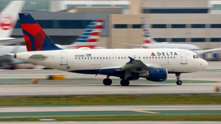 FAA investigates after incoming plane executes go-around due to aircraft leaving from intersecting runway