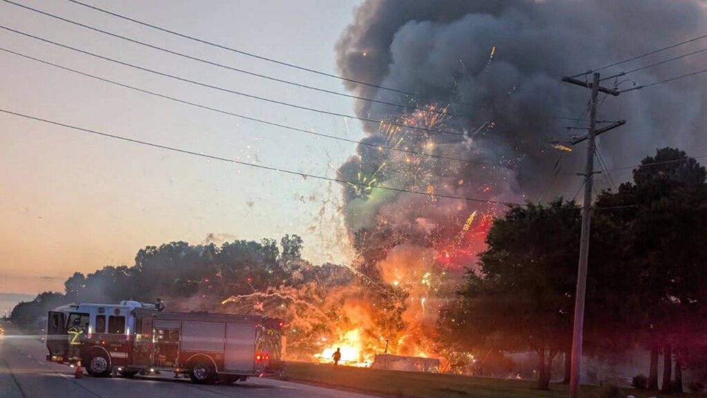 Responders put out explosive blaze at fireworks stand in Oklahoma Responders put out explosive blaze at fireworks stand in Oklahoma