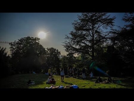 Parisians sleep in parks to cool down during heatwave
