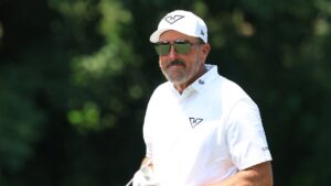 Phil Mickelson accused of showing nude photo to pro golfer’s ex-wife: ‘Come see me’