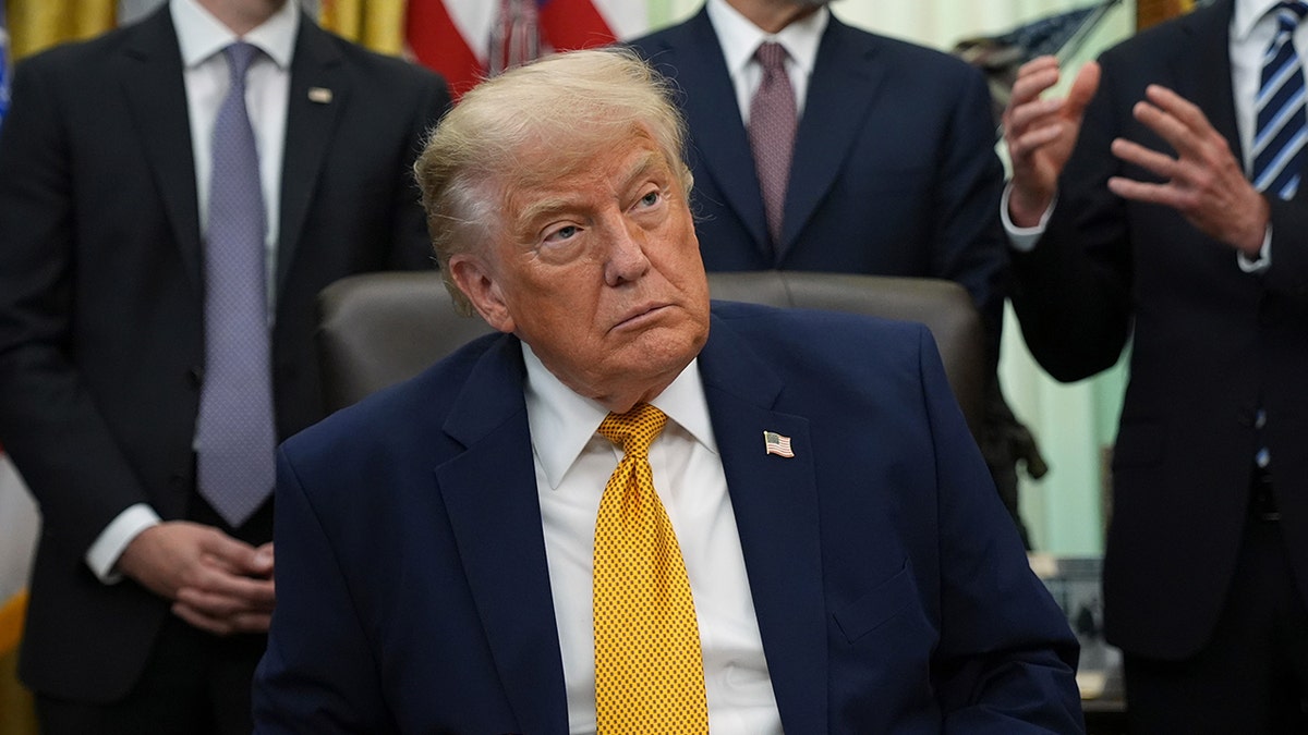 Donald Trump in Oval Office