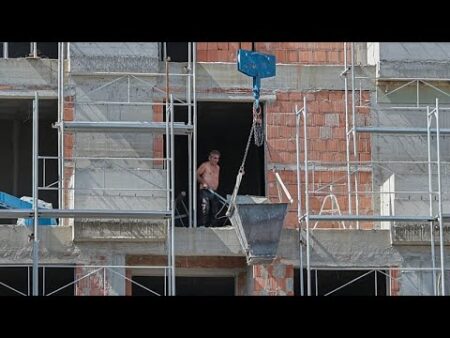 Heat stress threatens 130 million European workers, trade union body warns Heat stress threatens 130 million European workers, trade union body warns