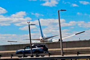 United plane that hit light pole landing in Newark flew just 19 feet above Jersey Turnpike: probe
