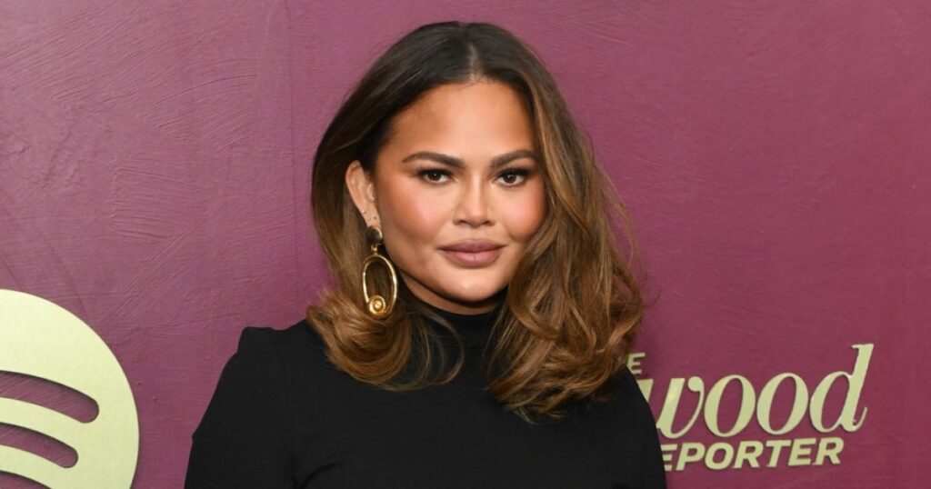 Chrissy Teigen Announces Father’s Death in Emotional Message: ‘I Will Talk to You Every Night’ Chrissy Teigen Announces Father’s Death in Emotional Message: ‘I Will Talk to You Every Night’
