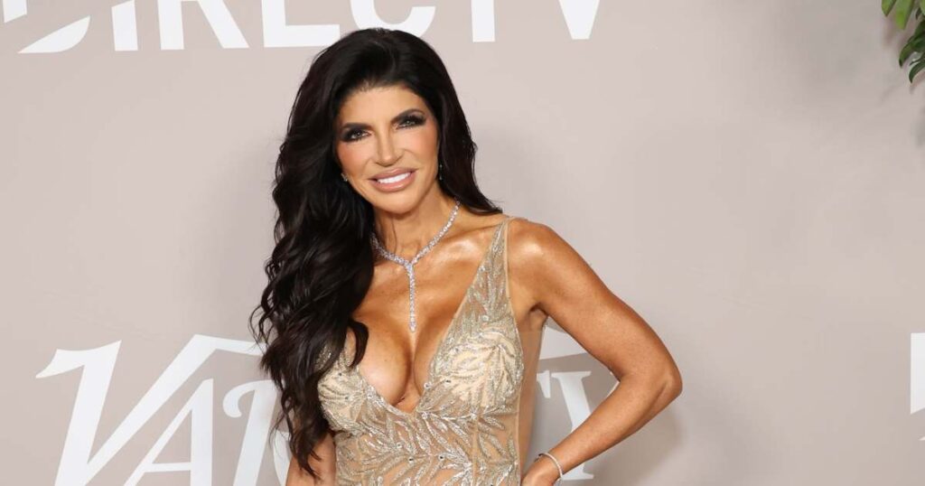 Teresa Giudice Shares Video of Herself Getting Neck Lift Procedure With Threads While Awake Teresa Giudice Shares Video of Herself Getting Neck Lift Procedure With Threads While Awake