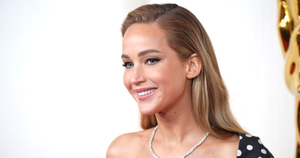 Jennifer Lawrence Keeps Styling the Flowy Trousers That Give NYC Rich Mom Energy