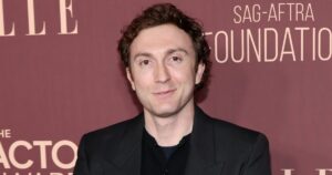 Spy Kids’ Daryl Sabara Mourns Death of His Estranged Father: ‘He Did the Best He Could’ Spy Kids’ Daryl Sabara Mourns Death of His Estranged Father: ‘He Did the Best He Could’
