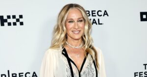 Sarah Jessica Parker’s Summer Sandal Style Makes Legs Look Model-Long, and It’s Only 