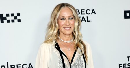Sarah Jessica Parker’s Summer Sandal Style Makes Legs Look Model-Long, and It’s Only 