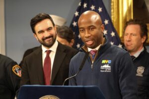 Probers looking at shady contracts signed by NYC Schools Chancellor Kamar Samuels: DOE ‘at DEFCON 1’