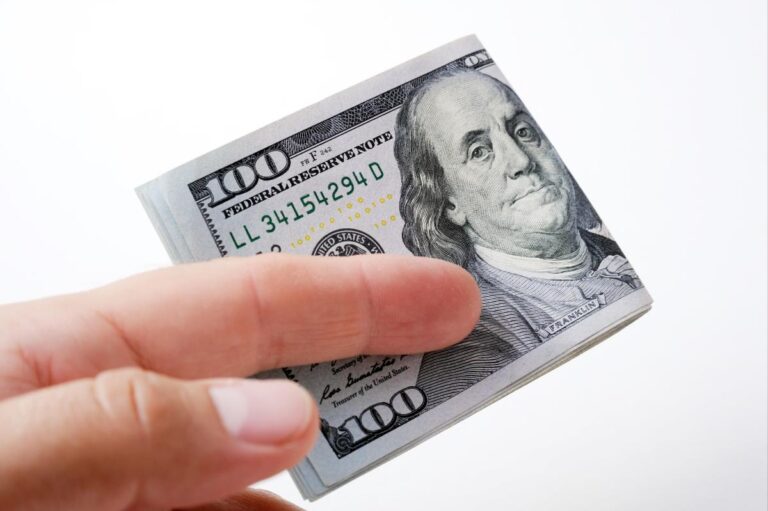 Dear Abby: My in-laws gift me half as much money as they give other family members Dear Abby: My in-laws gift me half as much money as they give other family members