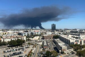 State of emergency warning rocks LA as warehouse fire spews dangerous smoke across city State of emergency warning rocks LA as warehouse fire spews dangerous smoke across city