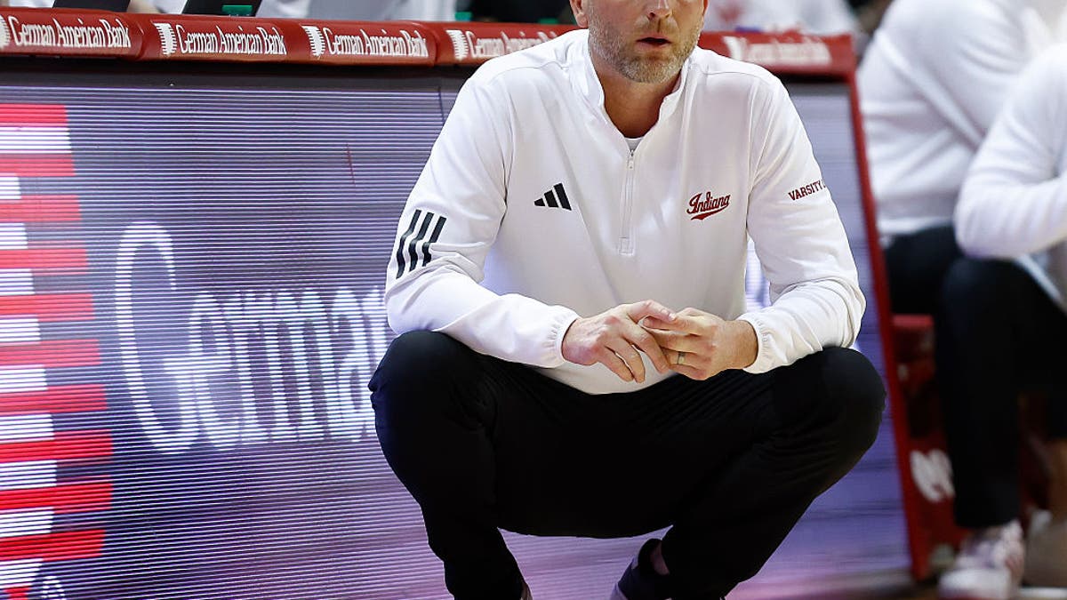 Darian DeVries led Indiana to an 18-14 record in his first season as head coach. (Photo by Jeffrey Brown/Icon Sportswire via Getty Images)