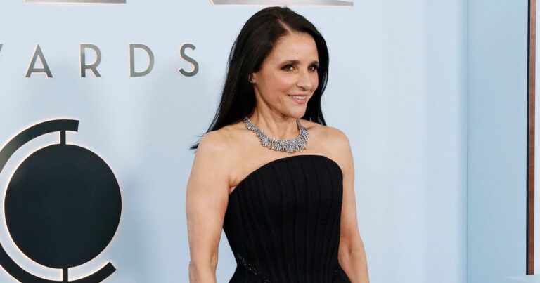 Julia Louis-Dreyfus’ Flawless Tony’s Makeup Included This Viral Foundation for Mature Skin Julia Louis-Dreyfus’ Flawless Tony’s Makeup Included This Viral Foundation for Mature Skin