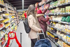 Worst grocery store in LA brutally roasted as locals torch high prices