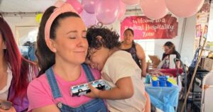 Children’s Entertainer Ms. Rachel Defends Weighing In on Politics After Visiting Detention Center Children’s Entertainer Ms. Rachel Defends Weighing In on Politics After Visiting Detention Center