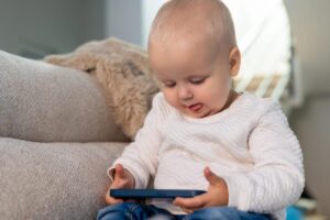 Too much screentime for young kids will harm their ability to properly learn later, study reveals