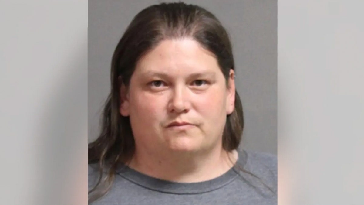 Lindsay Groves mugshot photo